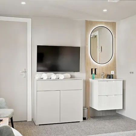 Connection Hotel 3*