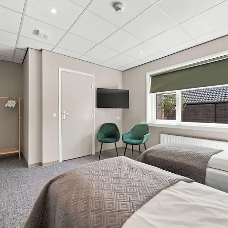 Connection Hotel 3*