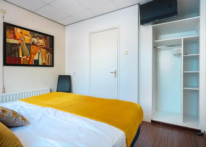 Ouddorp Connection Guesthouse